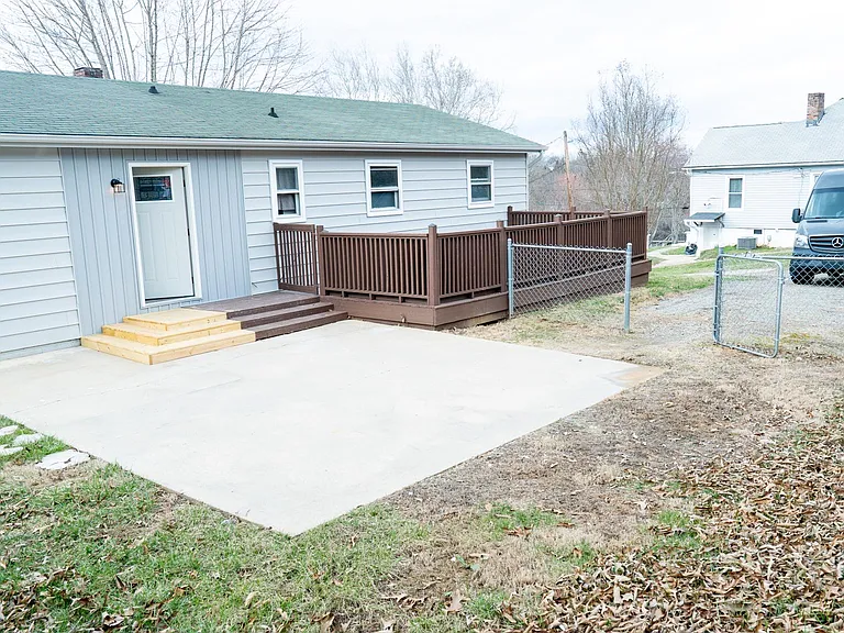 60 Gaston St — Photo 17