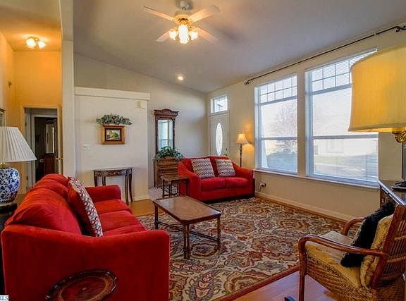 2nd image of 1567 Larkspur Dr