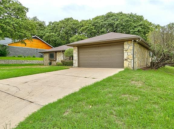 2nd image of 102 Yorkshire Ct