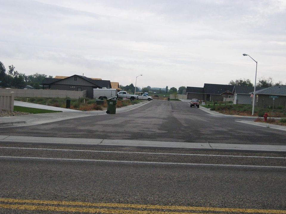 2nd image of 761 N Sundown Pl