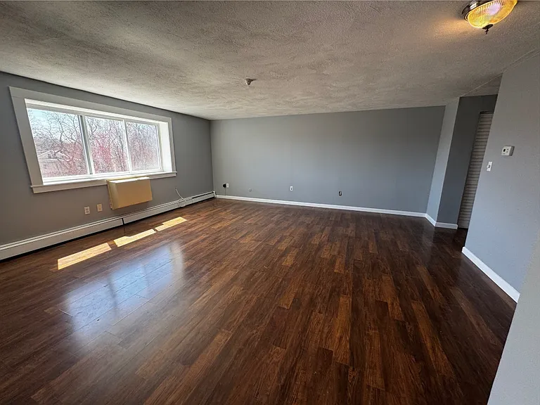215 Winter St #4N — Photo 5