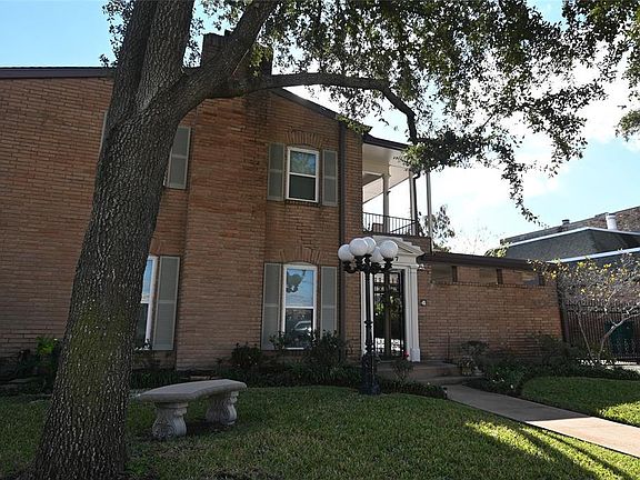 2nd image of 5127 Del Monte Dr APT 4