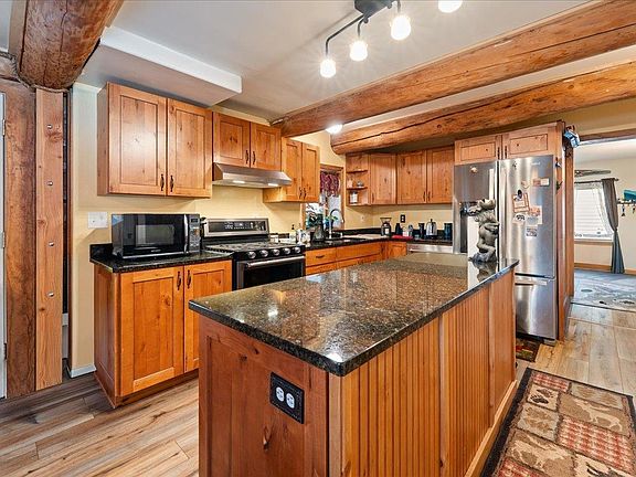 4th image of 851 Haida Ln