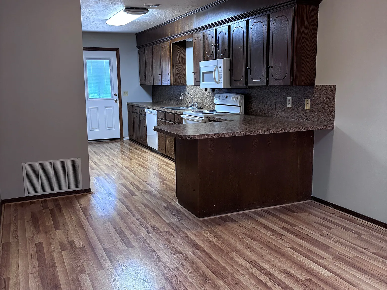 2 bed, 1078 sqft, $800 — Photo 2