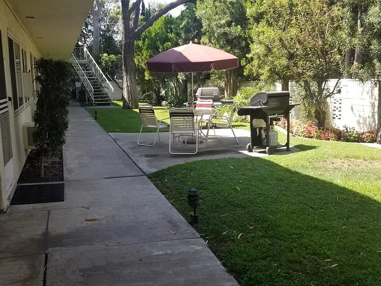 Rives Manor Downey — Photo 7