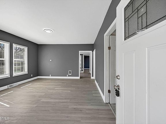 5th image of 1060 Patchen Rd