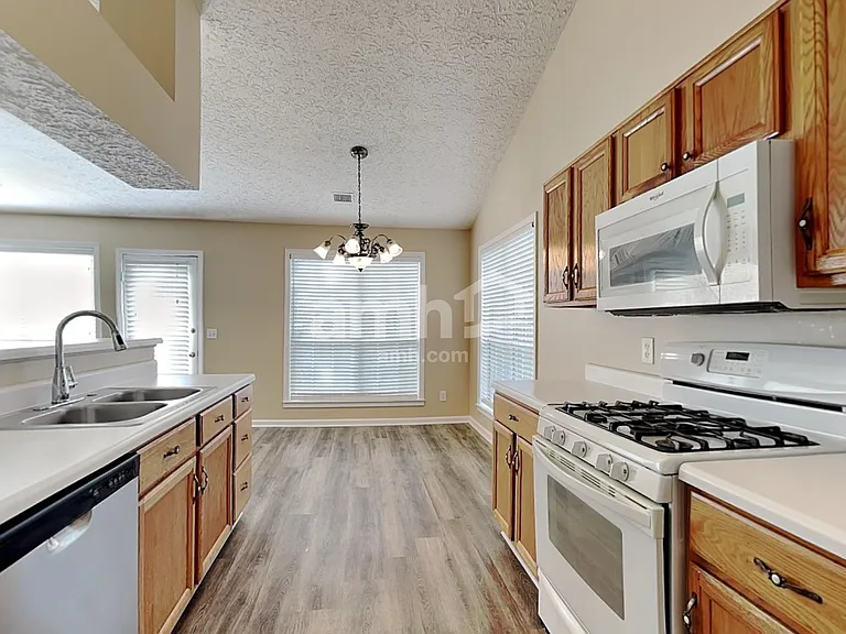 2510 Baysridge Dr NW — Photo 3
