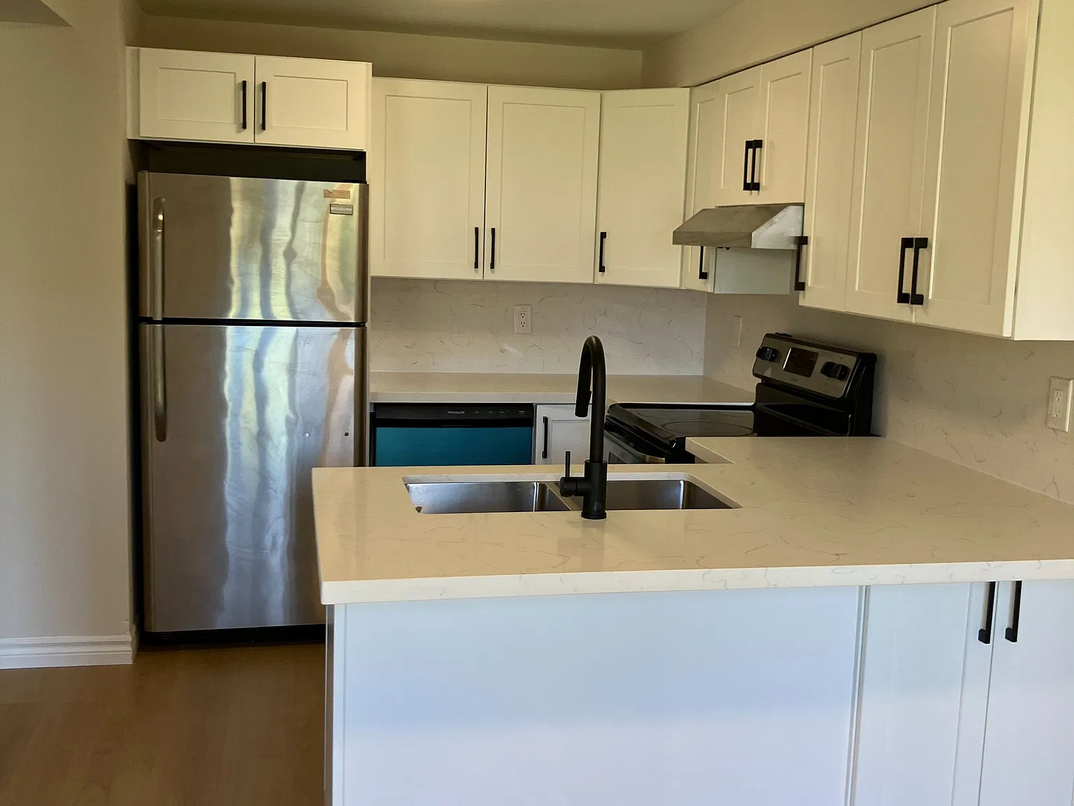 3 bed, $2,495 — Photo 2