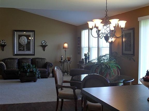 4th image of 5044 Meadow Crest Cir