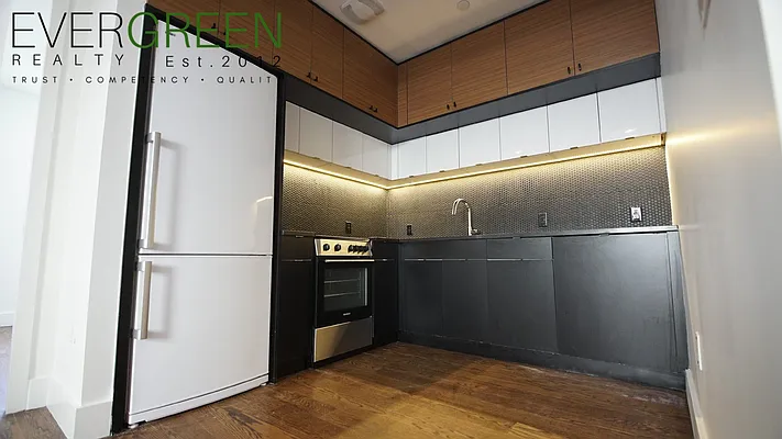 Rented by Evergreen Apartments BK | media 19