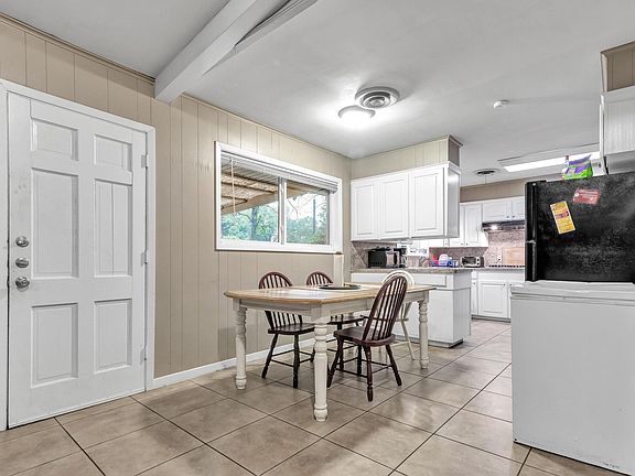 5th image of 211 Redmond Dr