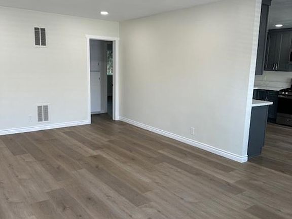 4th image of 325 N Howard St APT 11