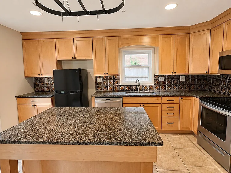 89 Ericson Rd — Photo 10