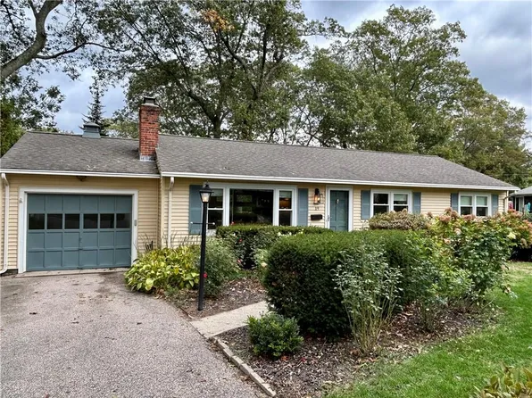 19 Terrace Dr, East Greenwich, RI 02818