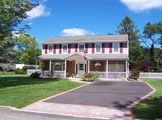 11 Susan Rd, Port Jefferson Station, NY 11776