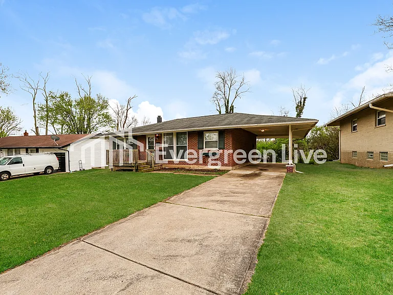 697 Cranford Dr — Photo 2