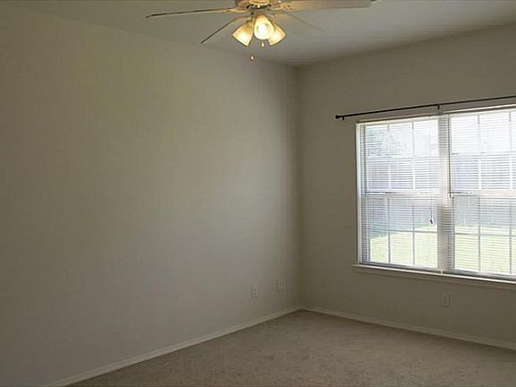 5th image of 3007 SW Amberwood Ave #2
