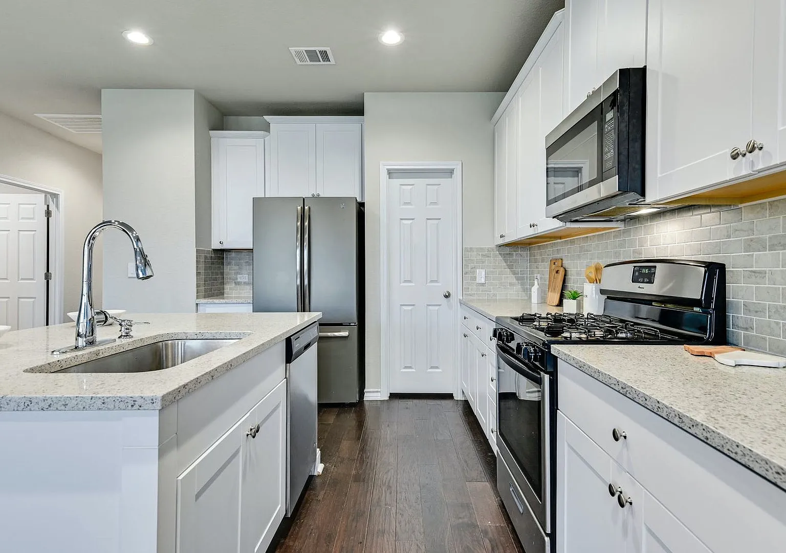 Beautiful 3BR / 2BA Rental Home with 2-Car Garage in Leander! — Photo 2