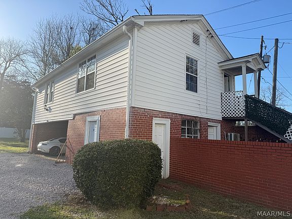 17th image of 31 Edgewood Dr