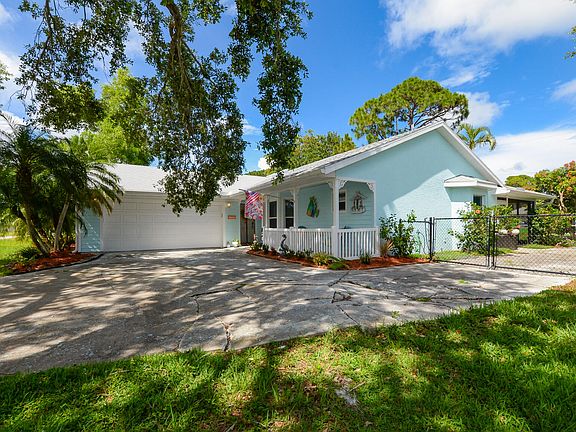 5th image of 1641 SE Pleasantview Street