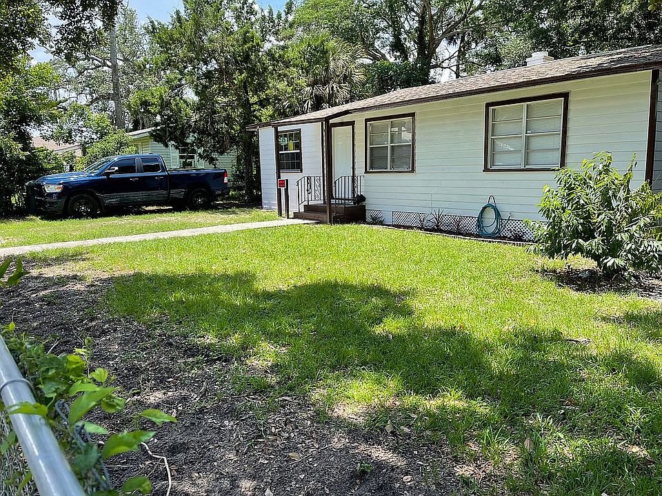 2nd image of 218 Kingston Ave