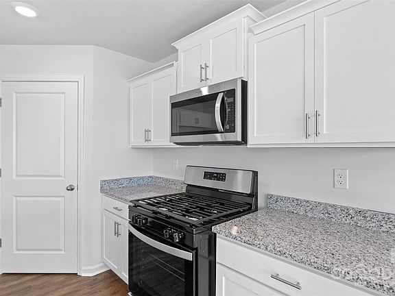 3rd image of 56 Lillian Ln