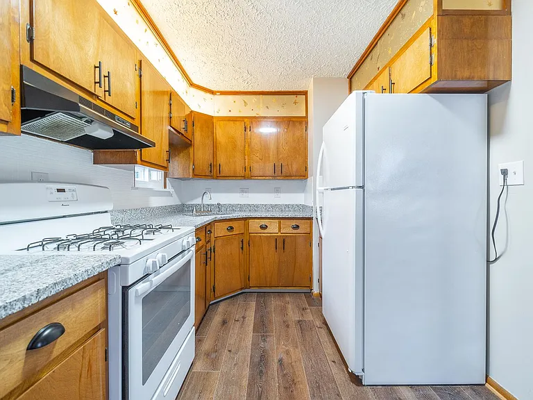 1193 Carolyn Ave — Photo 5