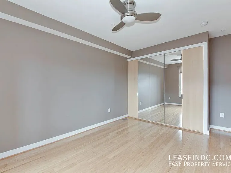 233 R St NE #A — Photo 25