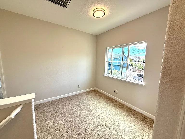 1576 Heritage Ln — Photo 10