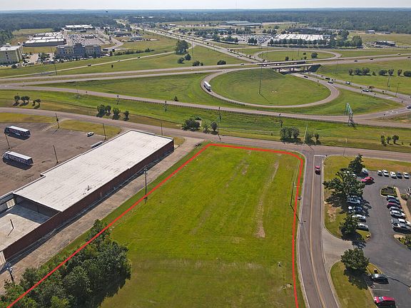 5th image of Lakewood Dr