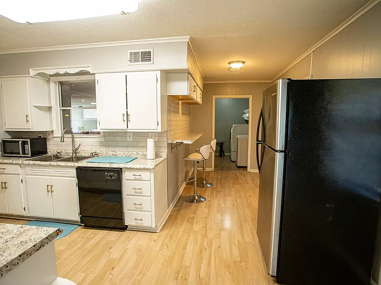 1102 Whitaker Cv — Photo 4