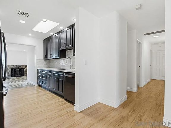 4th image of 4231 Thomas St