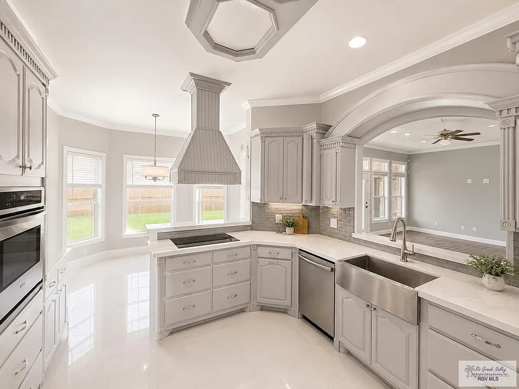 4 bed, 2.5 bath, 2455 sqft, $2,650 — Photo 3