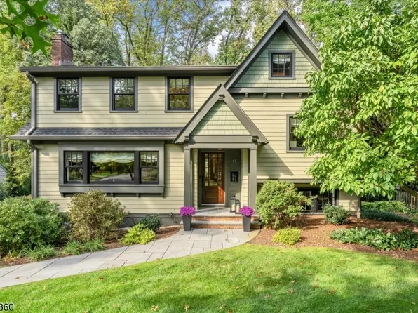 17 Old Oak Dr, New Providence Boro, NJ 07901