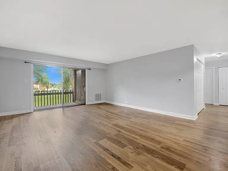 1100 E Randville Dr #211 — Photo 2