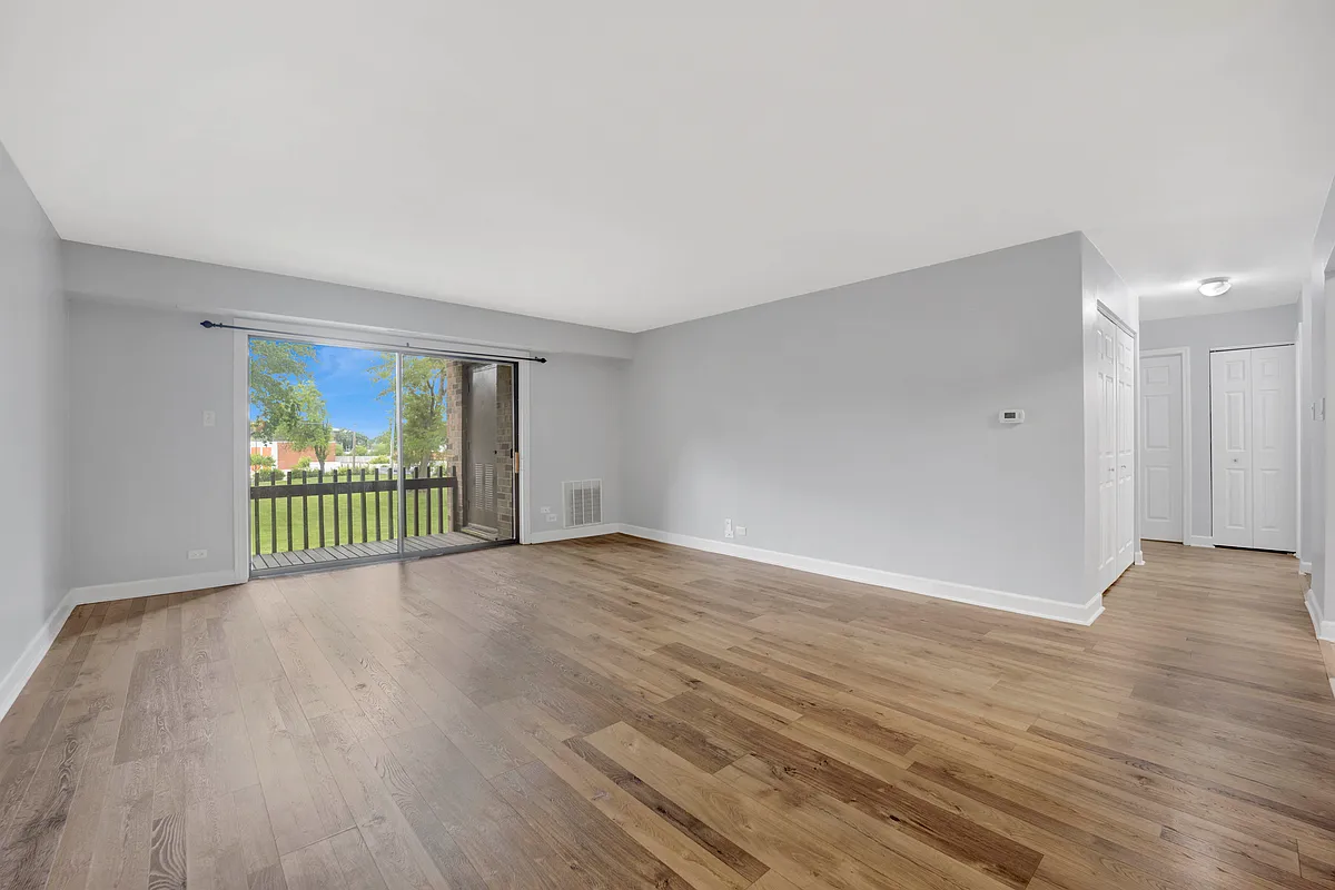 Building Photo - 1100 E Randville Dr #211