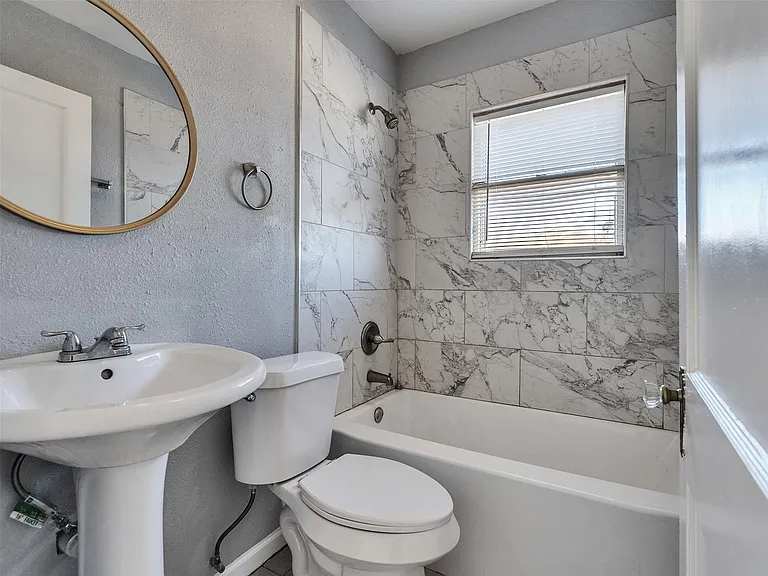5019 Avenue M 1/2 — Photo 23