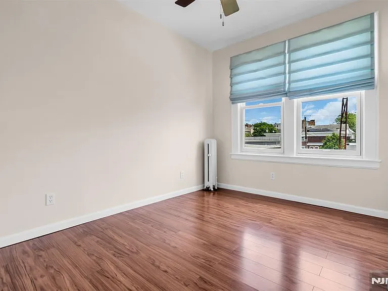 206 Highland Ave — Photo 14