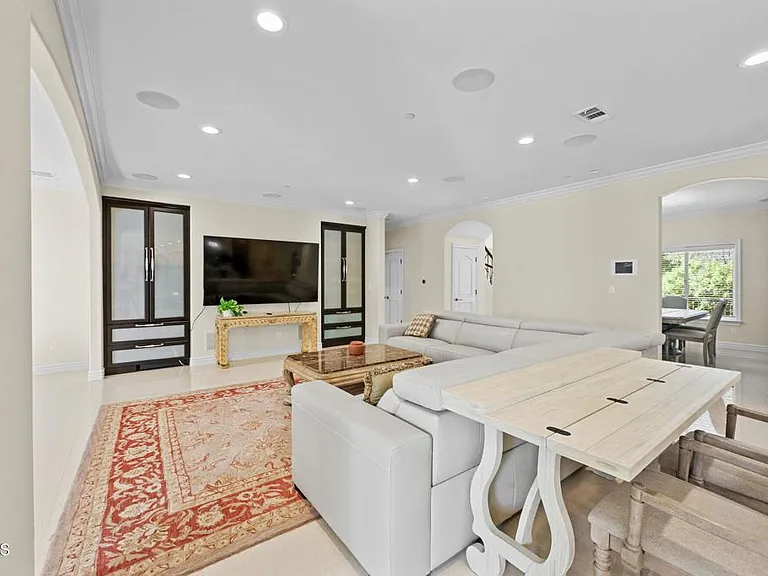 3263 New York Dr — Photo 9