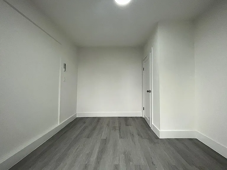 300 E 96th St #6A — Photo 3