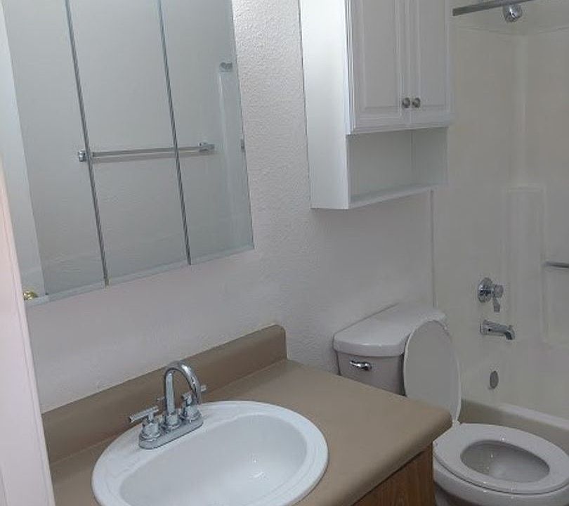 2nd image of 1752 W Jackson Ln #202