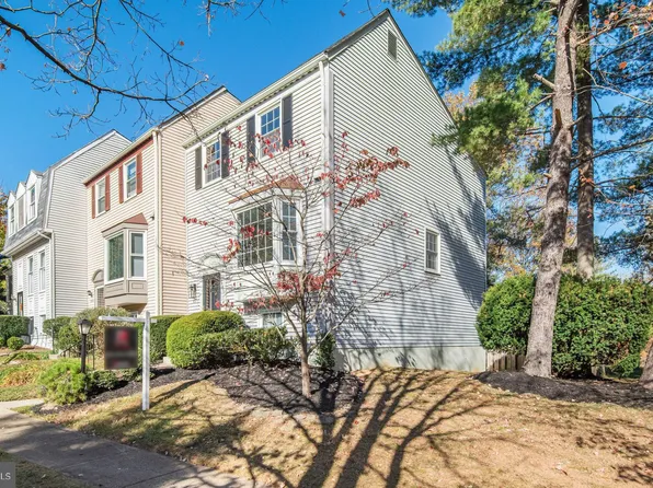 2981 Blaketon Ln, Oakton, VA 22124