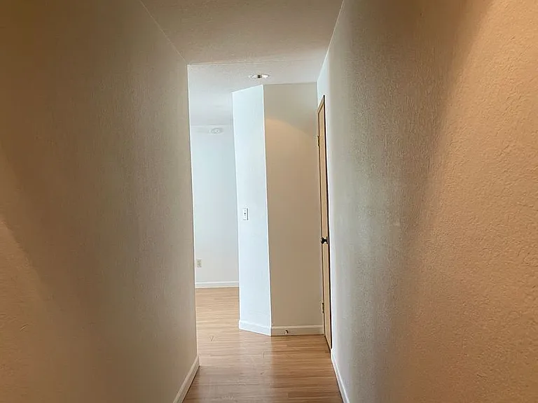 4237 8th Ave NE — Photo 14
