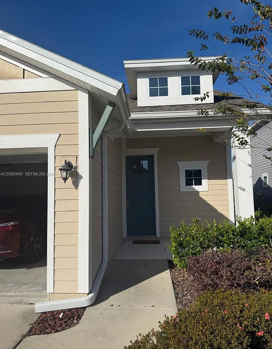 3 bed, 2.0 bath, 1644 sqft, $2,450 — Photo 2