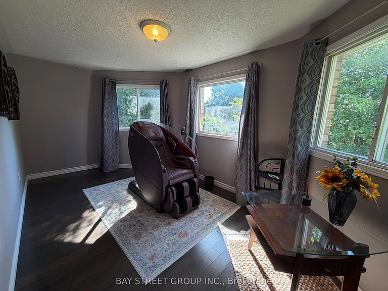 9 Ingleborough Ct — Photo 2