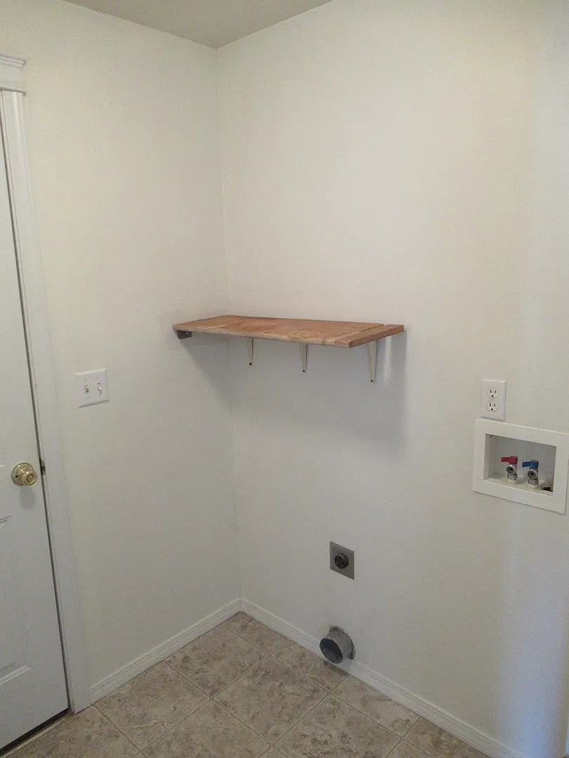 Three Bedroom Home in Independence — Photo 3