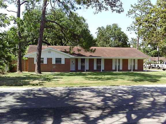 1102 W. Cleveland, Alvin, TX  77379 - 3