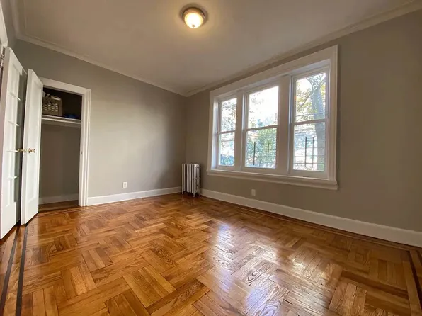 90 East 52nd Street image 4 of 7