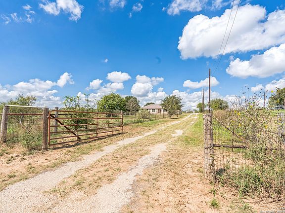 2nd image of 1130 County Road 124