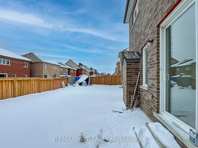 56 Walker Blvd — Photo 35